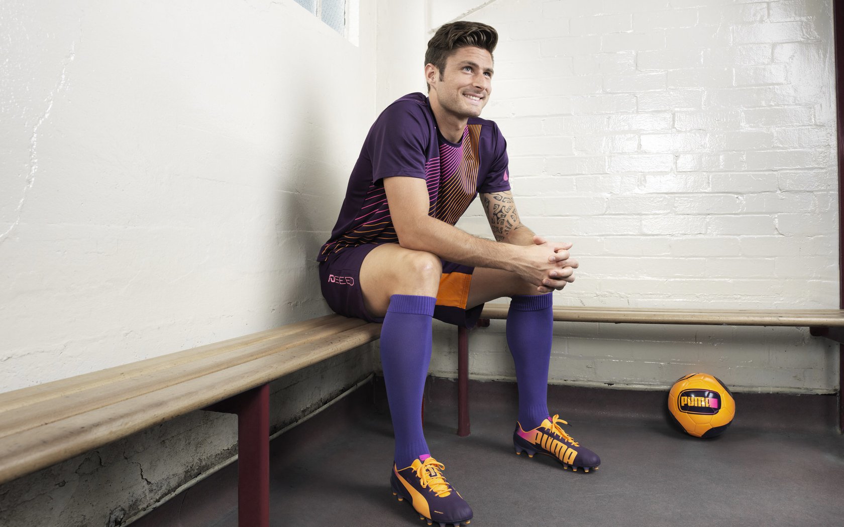 赛场上球员们的激情表现令人动容，球员们在赛场上展现