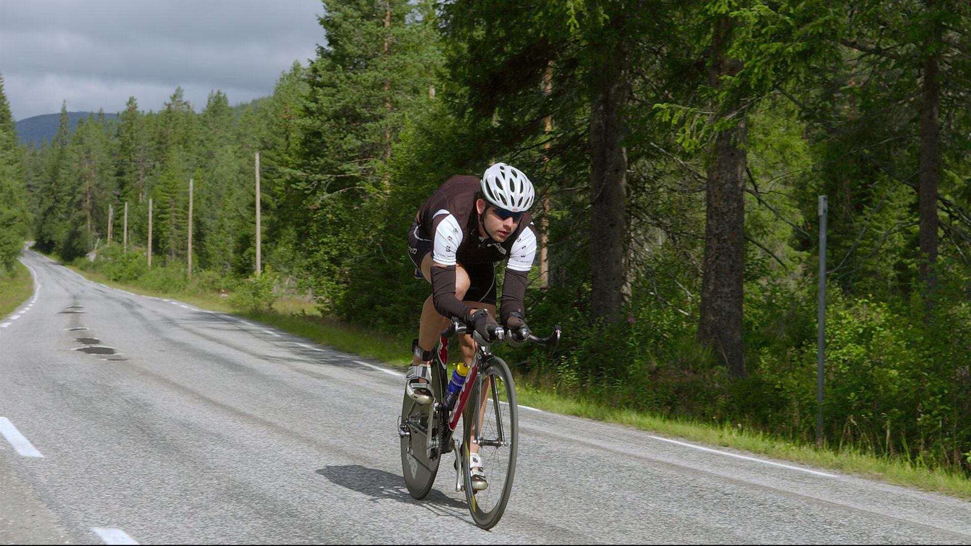 九游体育娱乐-赛场虚拟现实体验：车迷的沉浸式冒险，虚拟仿真赛道